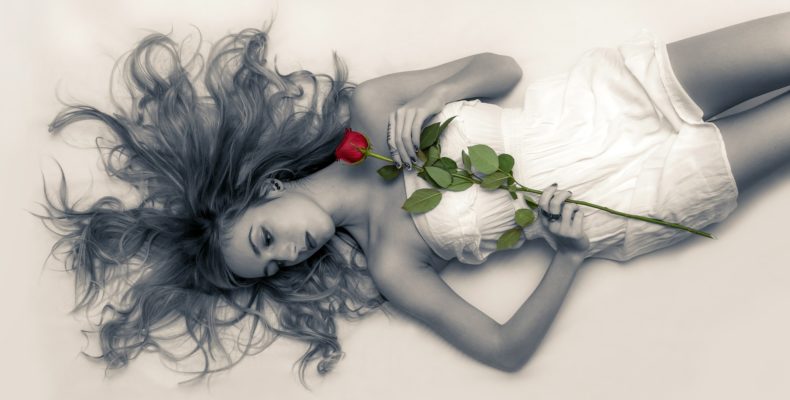 Rakastamalla itseäsi pidät mielesi valoisana ttsola taideterapiasola nainen ruusu pkaskisola